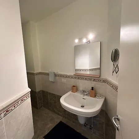 Housitaly Apartment Lecco